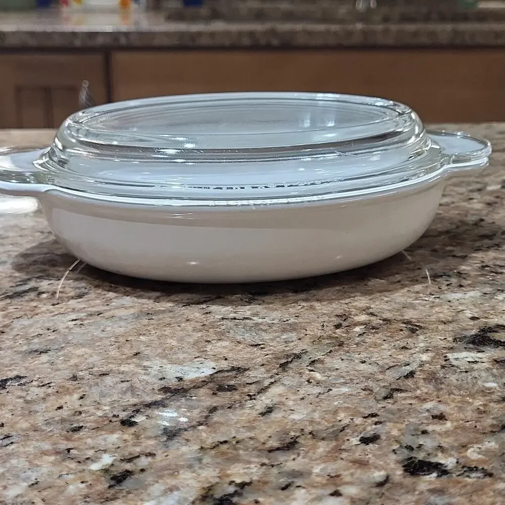 Corning Ware White Casserole Dish with Glass Lid P-14-B  14 oz
